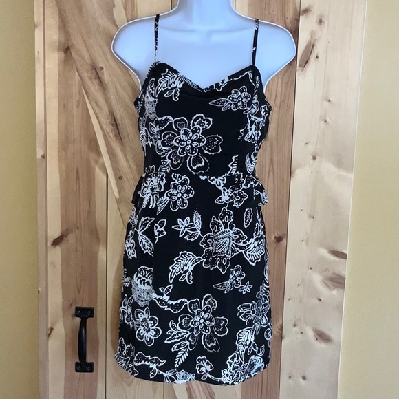 American Eagle Outfitters Dresses & Skirts - American Eagle Outfitters Dress (Size 6)